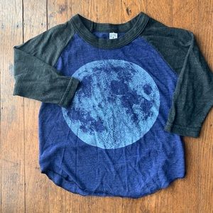 Moon print raglan tee long sleeves